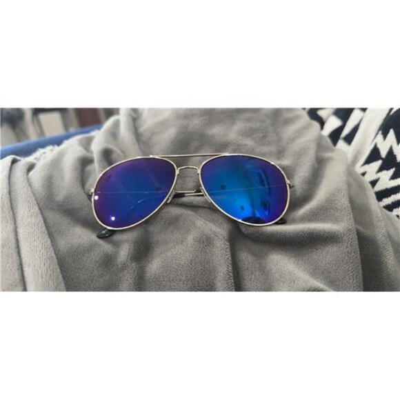 Classic Aviator Style Sunglasses Metal Frame Colored Lens UV 400 Unisex - Picture 1 of 4